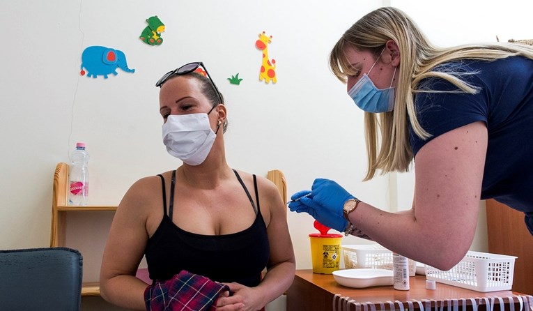 Mađarska ublažava mjere, stopa cijepljenja veća od 40 posto
