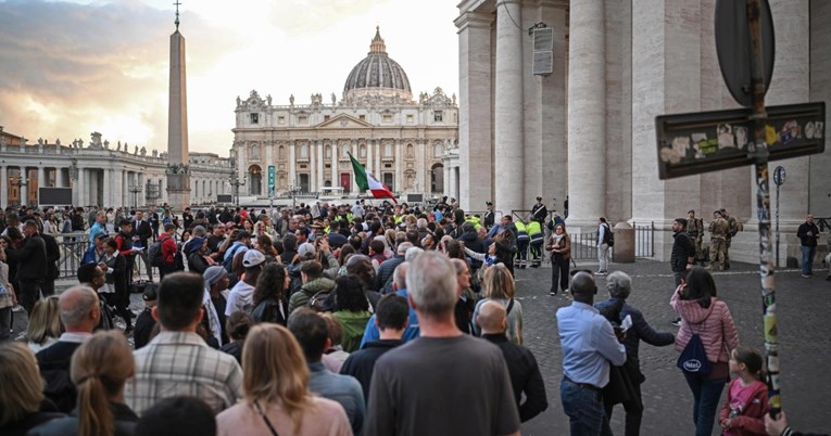 Vjernici hrle u baziliku sv. Petra posljednjeg dana oproštaja od pape Franje