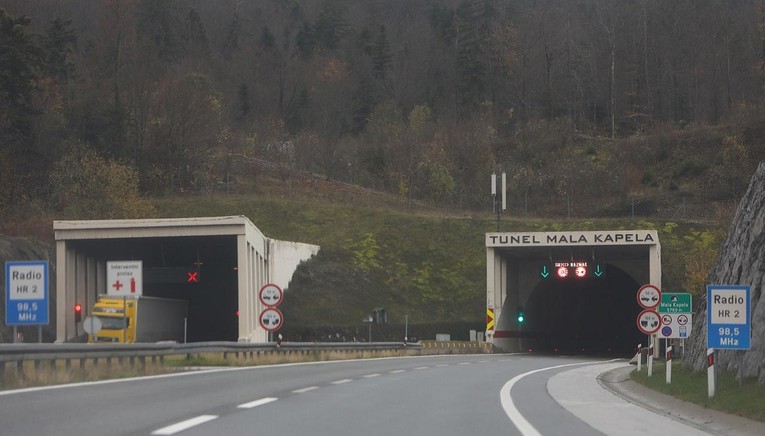 HAK: Dvije prometne na A1, u Dalmaciji i Lici povremeno tuča