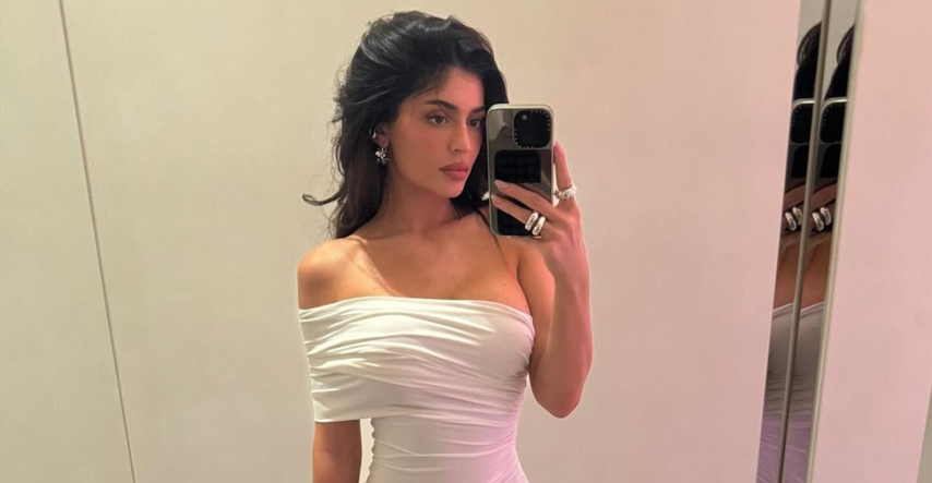 Kylie Jenner u mini haljini dokazuje da je ovo ljeto u znaku bijelih haljina