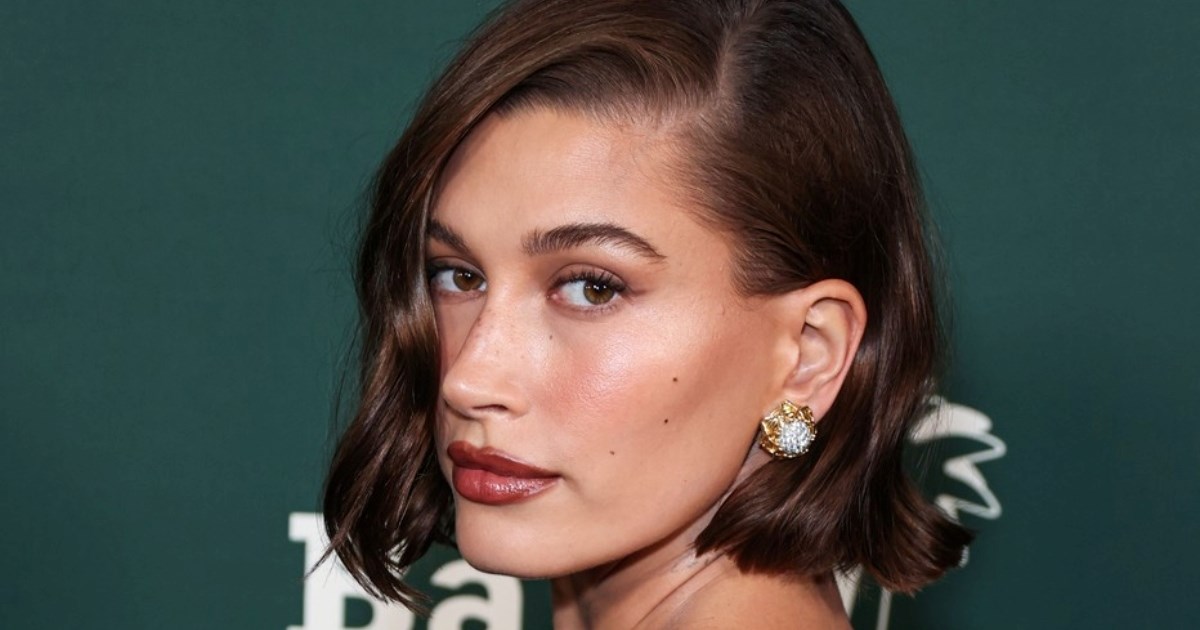 Hailey Bieber najavila povratak peplum haljina. Pišu joj: "Izgledaš nevjerojatno"