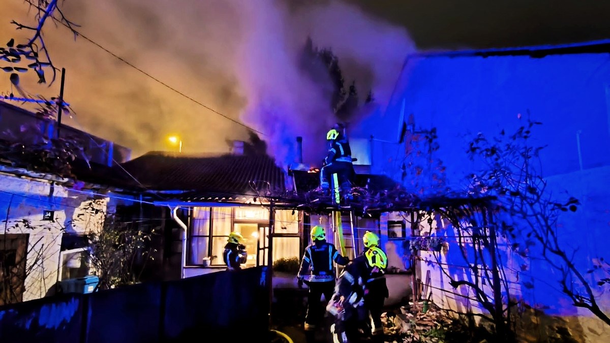 Zapalio se krov kuće u Zagrebu kod FER-a