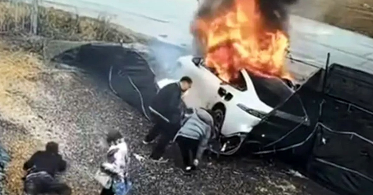 VIDEO Zbog ovakvih nesreća Kinezi zabranjuju skrivene ručice na vratima automobila