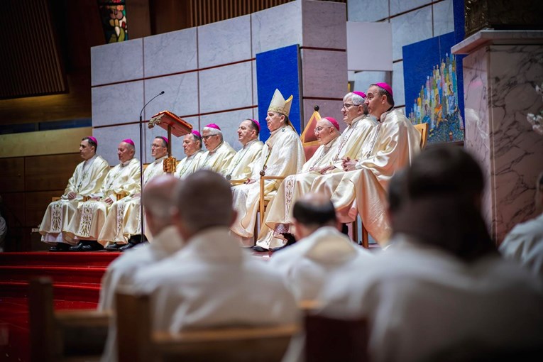 Uskrsna poruka biskupa iz BiH: Mir mora biti sačuvan i mora biti pravedan