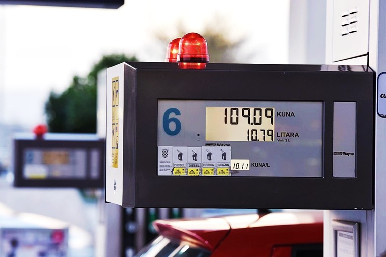 Benzin je u Hrvatskoj skuplji od 10 kuna. Pogledajte cijene u Austriji i Sloveniji