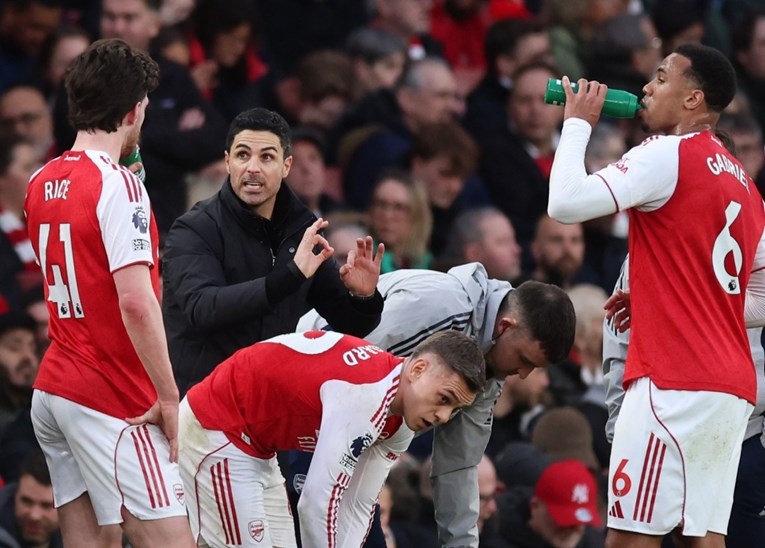 As: Panika u Arsenalu