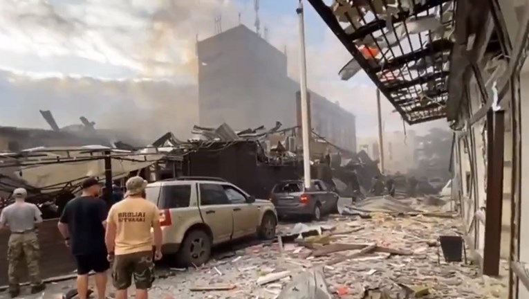 VIDEO Ruska raketa pogodila restoran u centru Kramatorska: "Tamo je bilo puno ljudi"