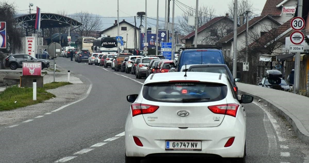 Velike gužve u BiH i na granici prema Hrvatskoj