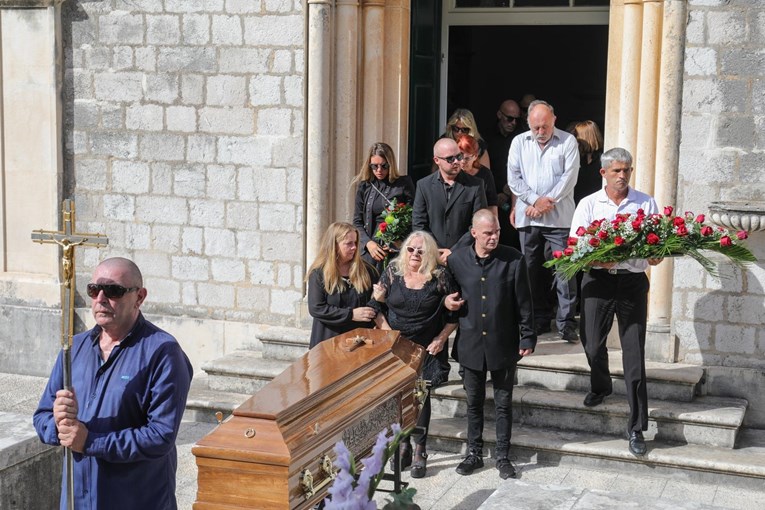 Obitelj i prijatelji u Dubrovniku se pjesmom oprostili od Mile Hrnića