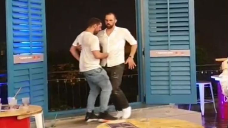 VIDEO Slavko Sobin i Ivan Šarić oduševili prolaznike plesom na kiši