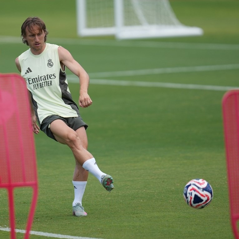 Golčina Modrića na treningu. Navijač: Noga mu je vrjednija od cijele generacije Barce