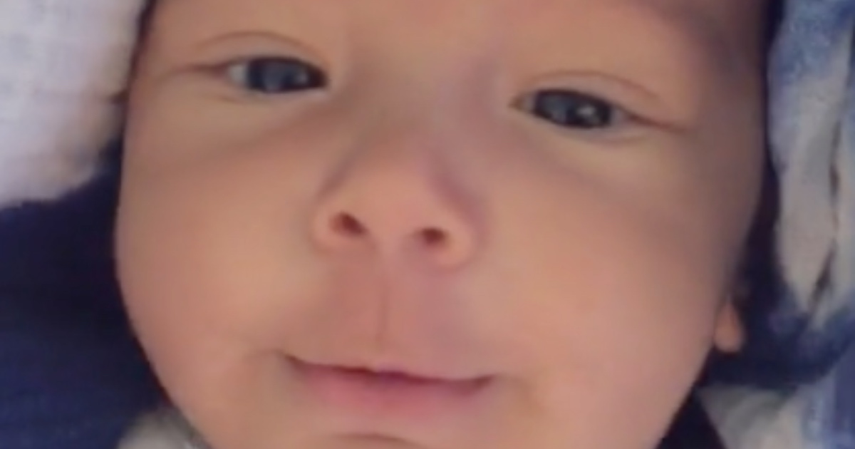 Mama snimila sina koji s dva mjeseca izgovara volim te