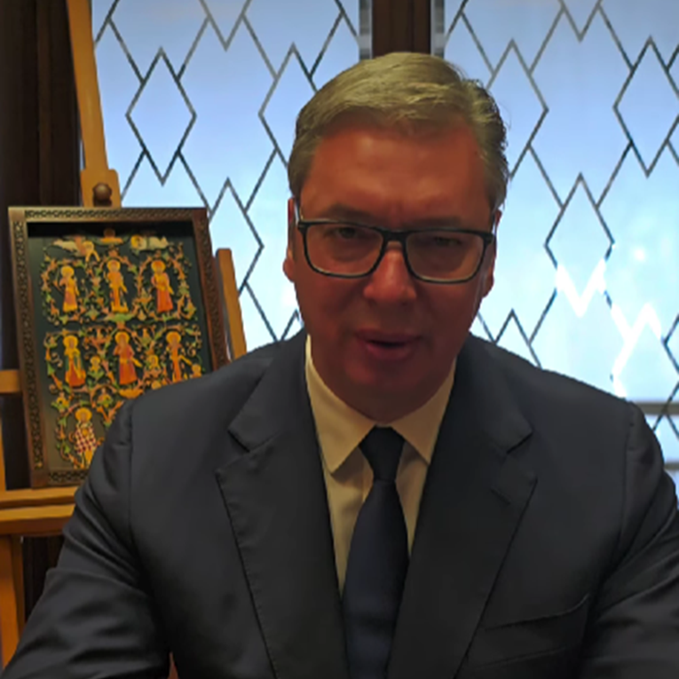 Vučić: Prihvaćam da sam kriv za dimne bombe u parlamentu, ali ne činite to više