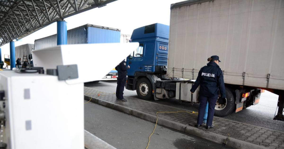 Pas Buli na Bajakovu u kamionu srpskih registracija nanjušio 12.000 eura