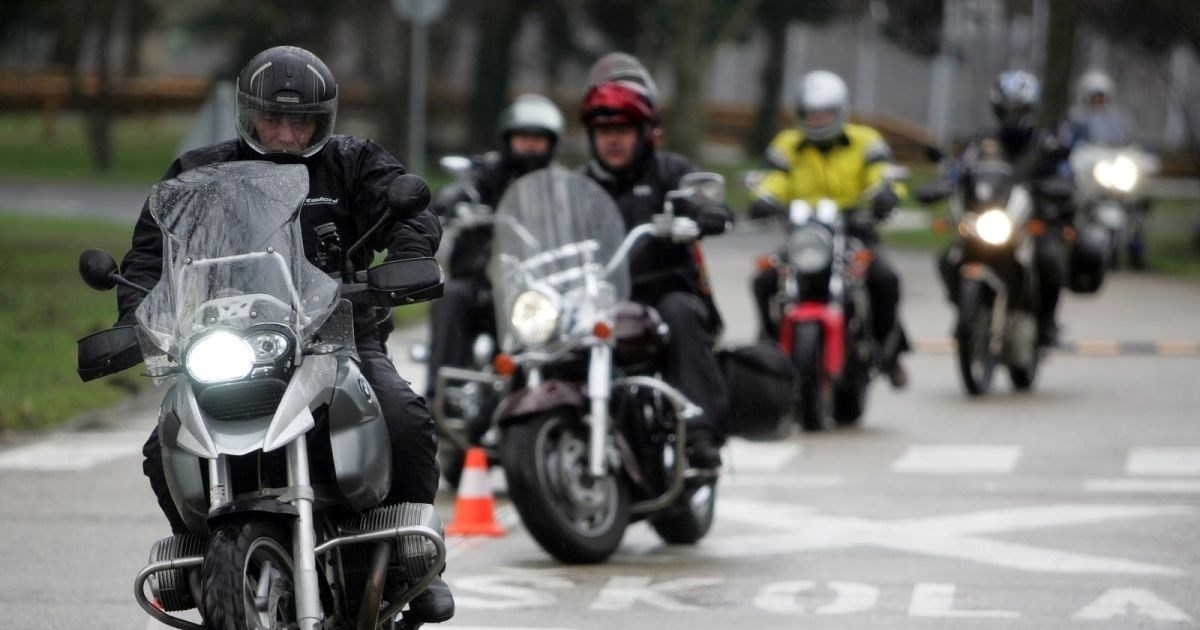 HAK: Pripazite na velik broj motociklista i mopedista u prometu