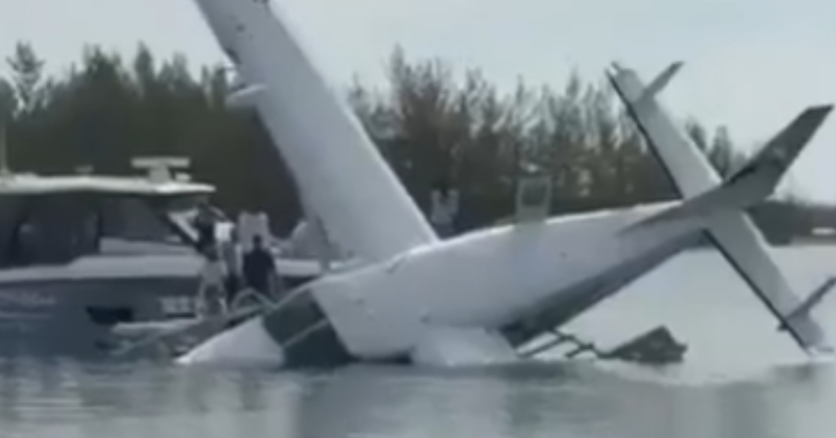 VIDEO Hidroavion udario u dok na Bahamima. Putnici snimili nesreću iz kabine