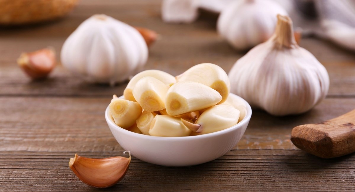 Ogulite češnjak u jednom potezu uz jedan alat koji svi imamo - evo kako