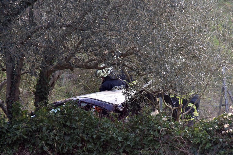 Vozač u Istri je ispao iz auta koji je onda pao na njega. Umro je na mjestu