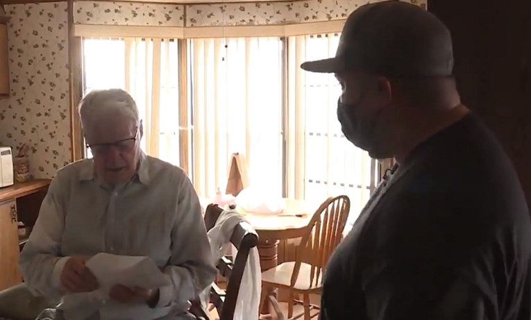 89-godišnji dostavljač pizze dobio napojnicu od 78.000 kn, zaplakao je od sreće