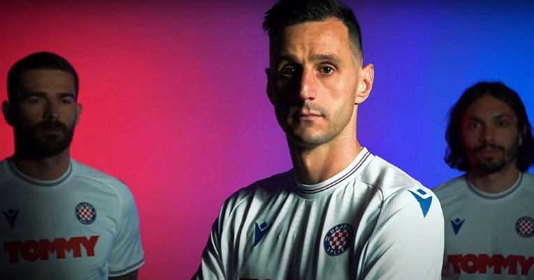 Hajduk predstavio novi domaći dres. "Za bolji svit, Hajduk Split!"