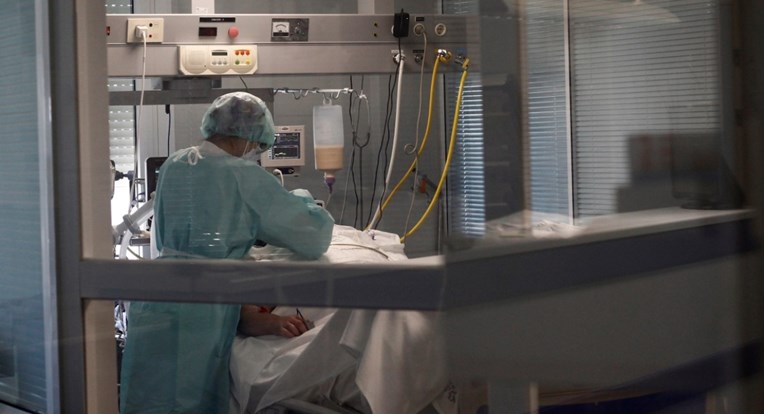 U Malagi se 68 liječnika i sestara zarazilo koronom na božićnoj zabavi