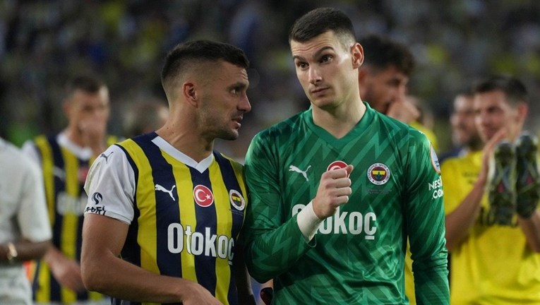 Livaković primio gol i u euro-debiju za Fenerbahče. Ljuti se na suigrače