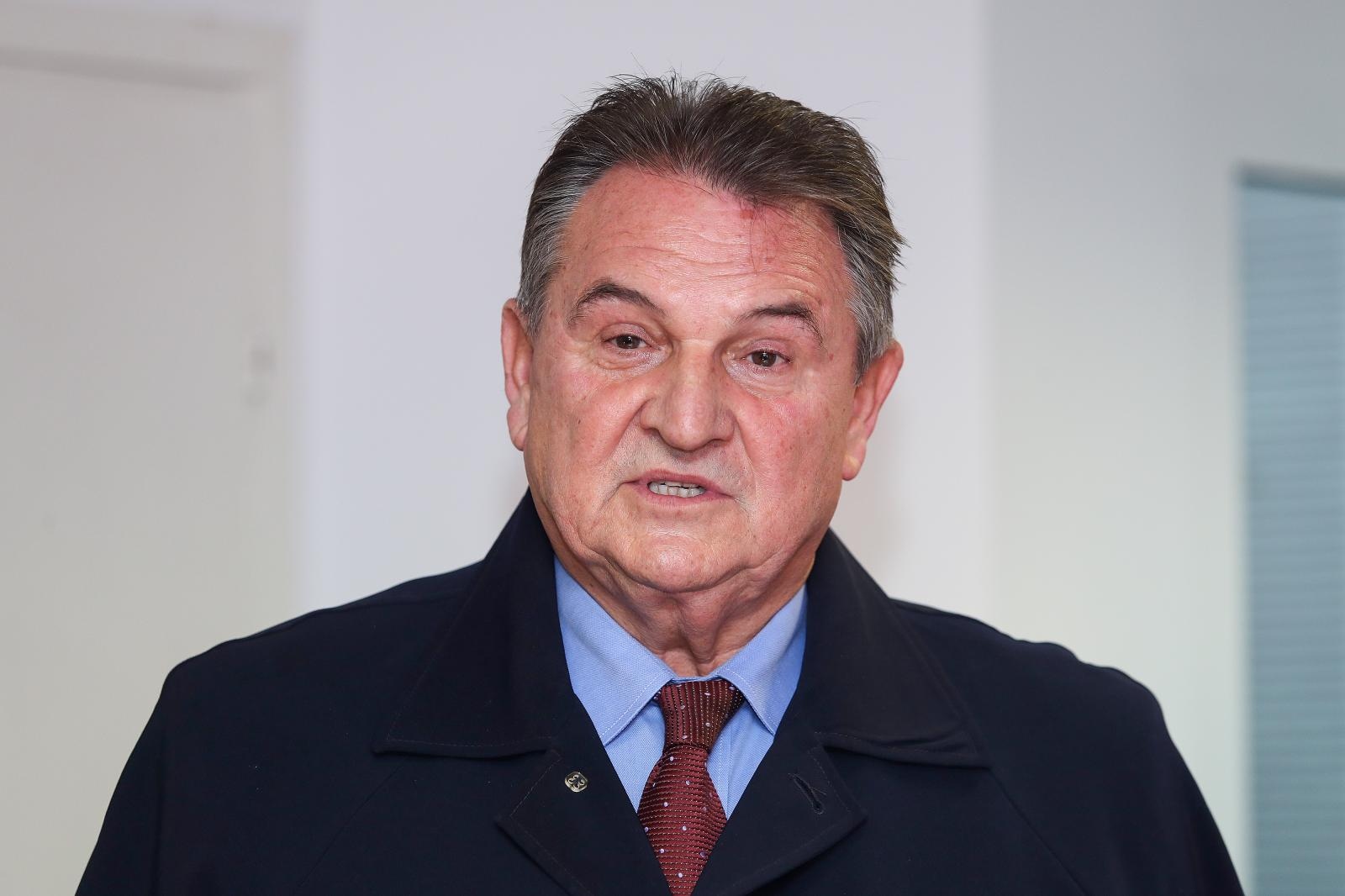 Dok se Hrvatska bori s koronom, ljudi župana Radimira Čačića su na ljetovanju?
