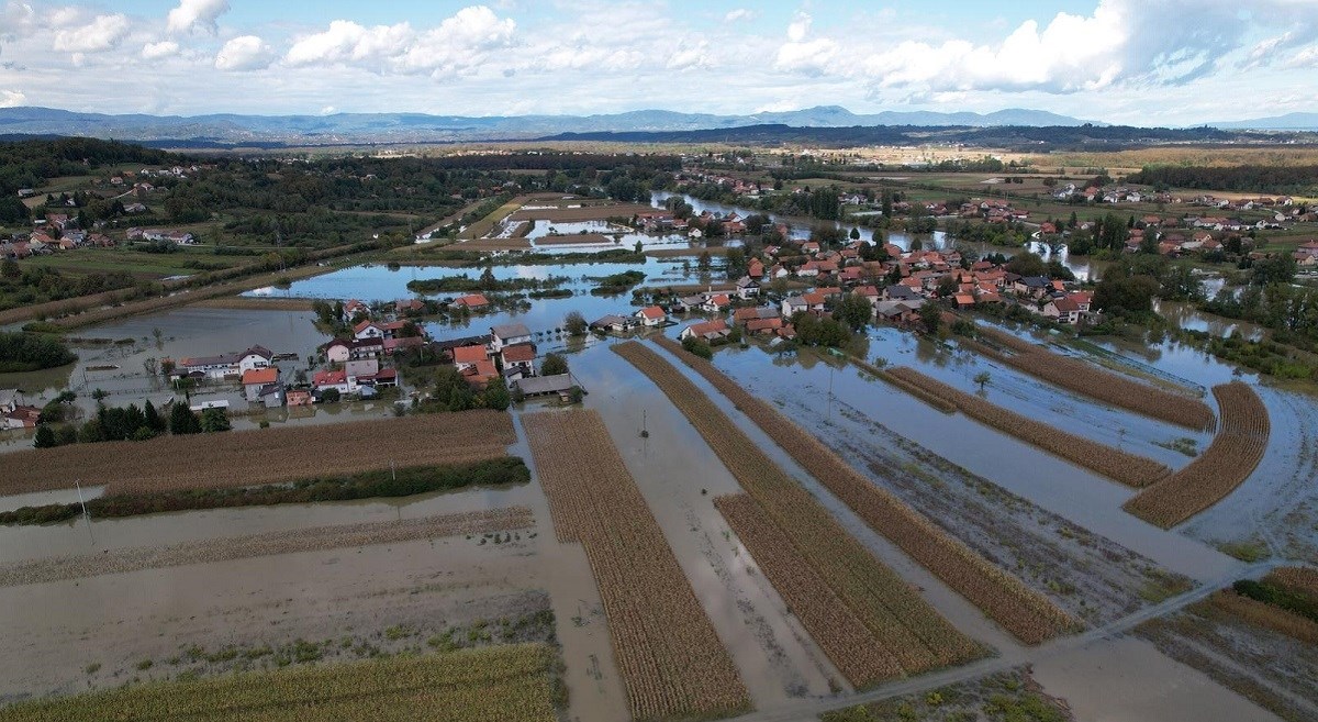 FOTO Mjesto pokraj Karlovca je pod vodom, pogledajte slike