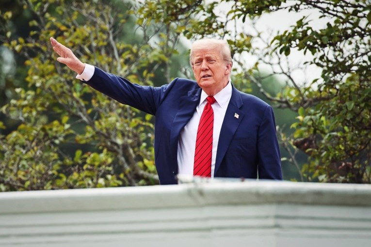 Trump uvodi pologe za vize