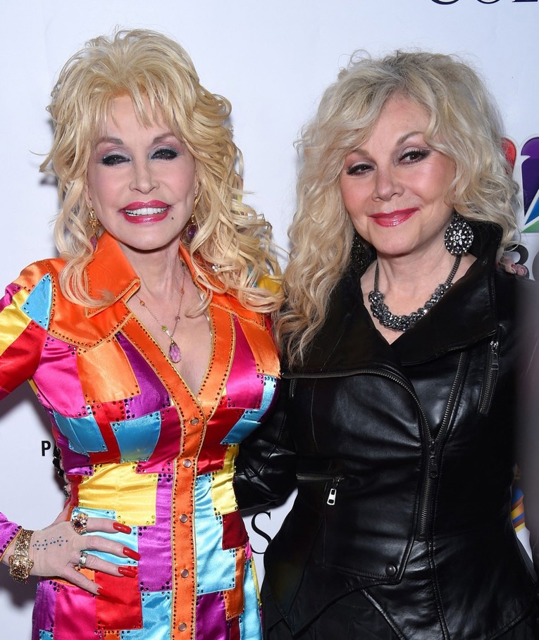 Sestra Dolly Parton bijesna zbog laži nakon njezine smrti: "Beskrajno smeće"