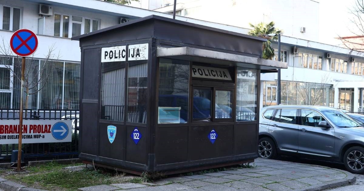 U školsko dvorište u Mostaru bačena bomba. Nije eksplodirala, bila je neispravna