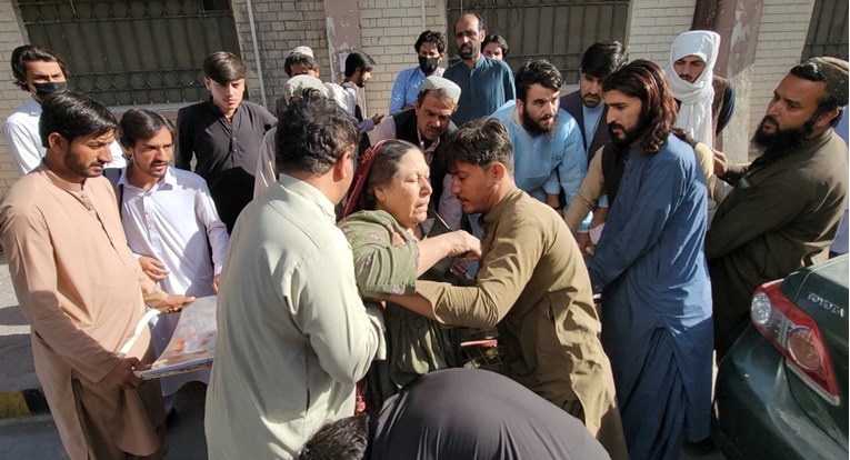 Pakistan pogodio snažni potres, većina poginulih su žene i djeca, stotine ozlijeđene