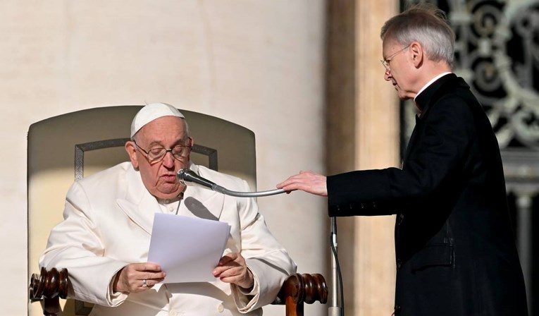 Papa Franjo se nalazi u bolnici, ovo su svi njegovi zdravstveni problemi do sada