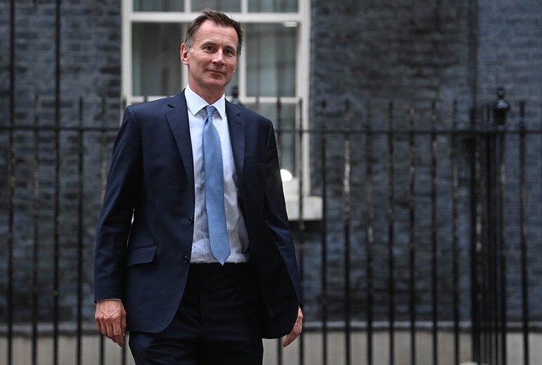 Britanija ima četvrtog ministra financija u 2022., najavio povećanje poreza
