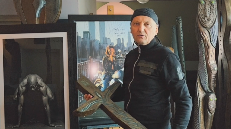 Lupino donirao djela u vrijednosti od 10.000 eura za pomoć u liječenju Karla (17)