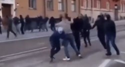 VIDEO Juriš, cipelarenje na cesti i urlici. Brutalni fajt huligana usred Stockholma