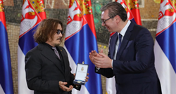 Vučić odlikovao Johnnyja Deppa i zagrlio ga. Glumac poručio: Ponosan sam