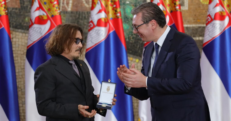 Vučić odlikovao Johnnyja Deppa i zagrlio ga. Glumac poručio: Ponosan sam