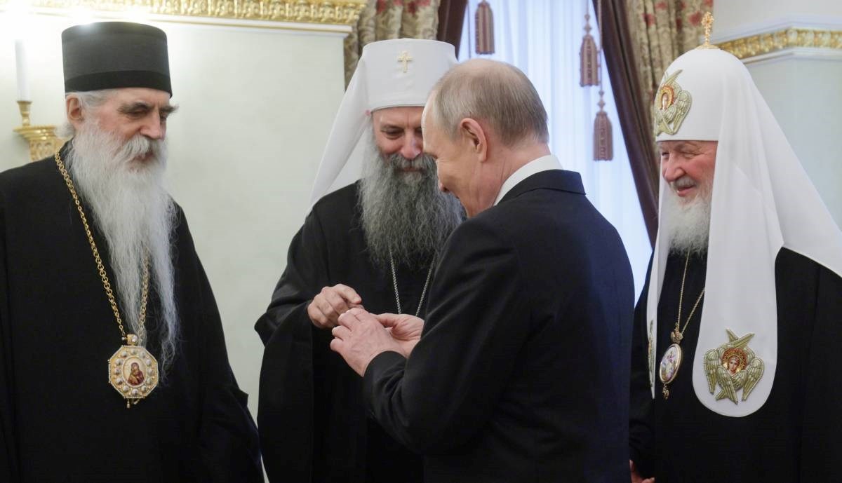 Srpski patrijarh kod Putina. Kaže da Vučić dolazi na proslavu, žali se na studente