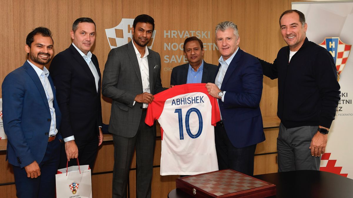 Štimac s Indijcima došao u HNS po savjete, Šuker i Kustić im darovali dresove
