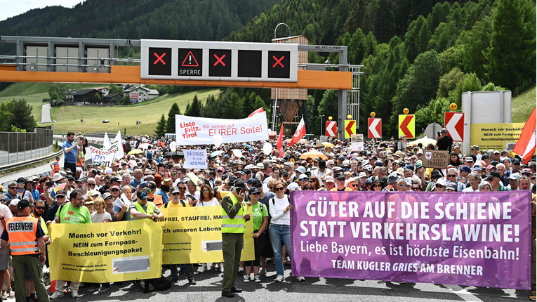 Tisuće Austrijanaca prosvjedovale zbog gužvi na važnom prometnom koridoru