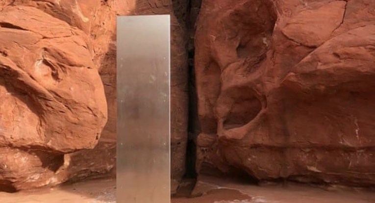 "Nikad ništa čudnije nisam vidio": Usred divljine ugledali misteriozni monolit