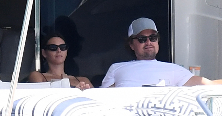 Leonardo DiCaprio uživa s djevojkom na jahti, ona pokazala vitku liniju u kupaćem