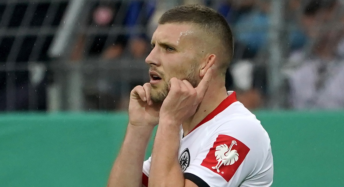 UEFA drastično kaznila Rebića zbog vrijeđanja suca