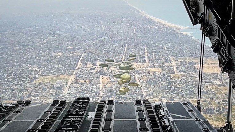 VIDEO Španjolska vojska iz aviona ispustila 26 tona hrane u Pojas Gaze, pogledajte