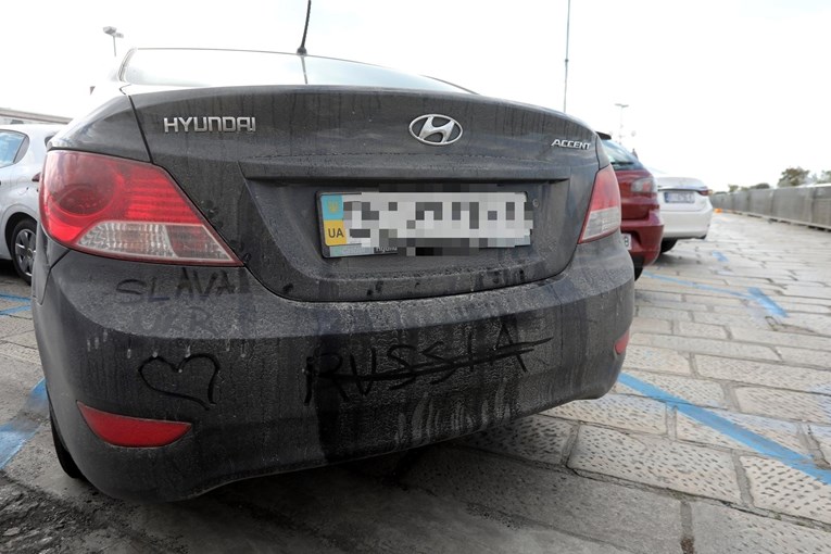 Pogledajte kakav je natpis osvanuo na autu ukrajinskih registracija u Rijeci