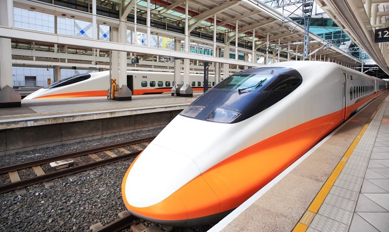 U Japanu vlak kasnio minutu, strojovođa kažnjen s 3 kune. Sad na sudu traži milijun