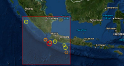 Sumatru pogodio jak potres, izdano upozorenje za tsunami