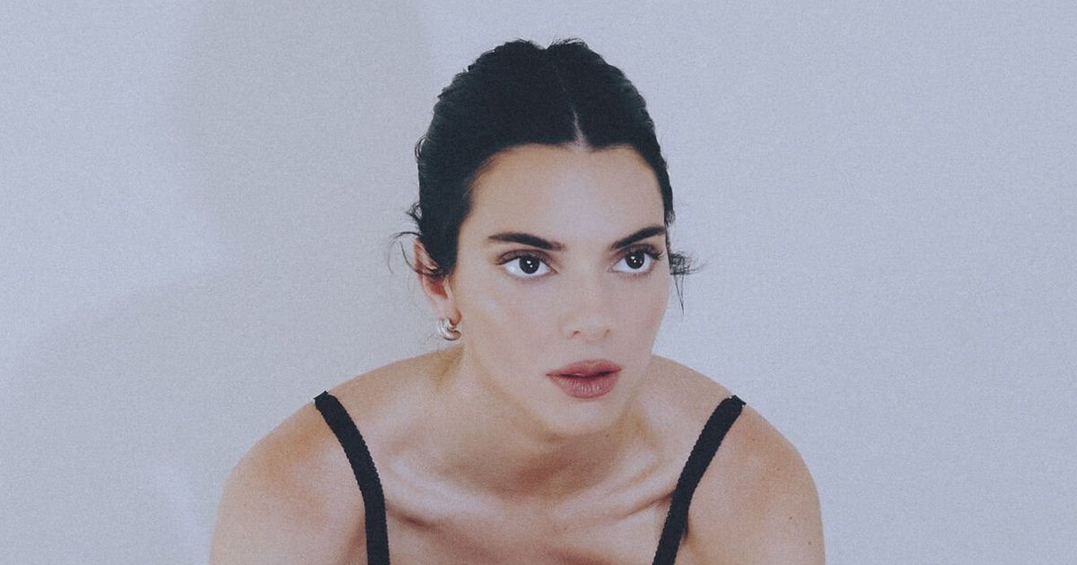 Kendall Jenner najavljuje povratak čipkastih najlonki u novoj Calzedonia kampanji
