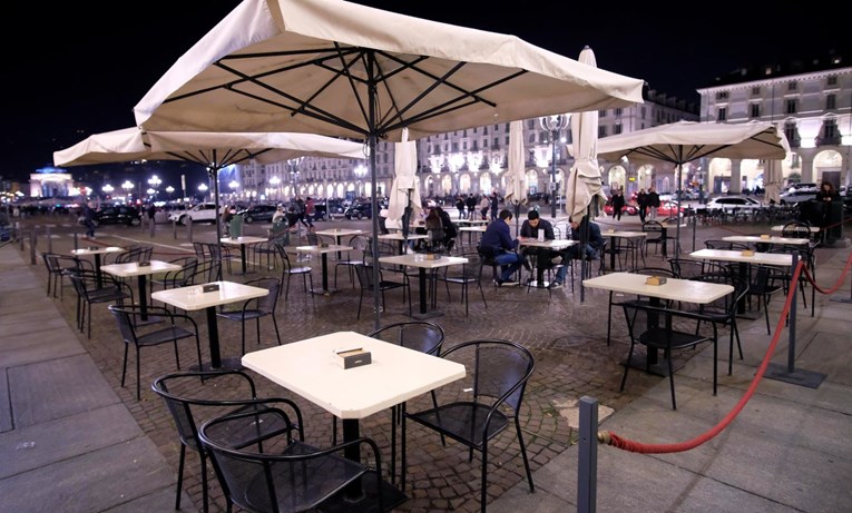 Italija na korak od lockdowna: Ograničavaju rad kafića i restorana, zatvaraju kina...